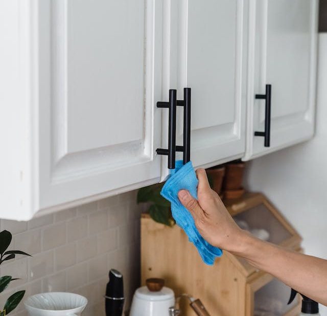 Kitchen Cabinet Cleaning Tips
